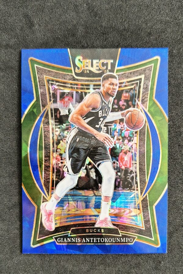 2024-25 Panini Select Giannis Antetokounmpo #43 Concourse Blue Cracked Ice