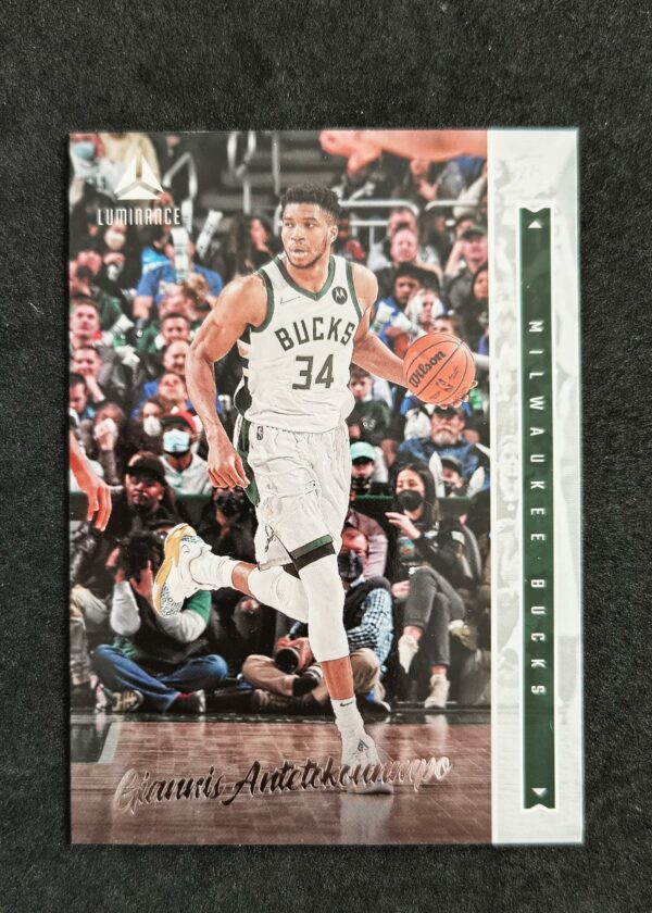 2021-22 Panini Chronicles Luminance Giannis Antetokounmpo #265