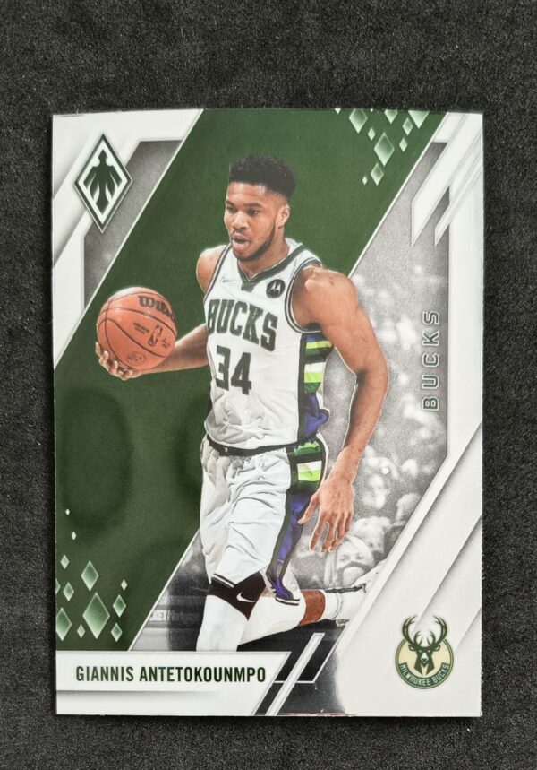 2021-22 Panini Chronicles Phoenix Giannis Antetokounmpo #680