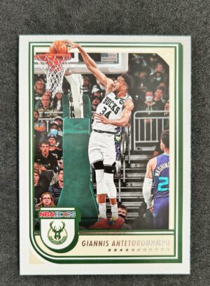 2022-23 Panini Hoops Giannis Antetokounmpo #44